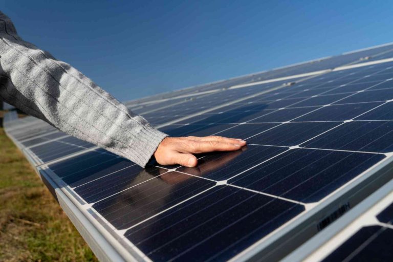 Énergie solaire vs énergie traditionnelle : quelles différences ?